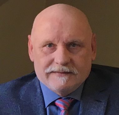 Peter Meyer, Inhaber und Geschäftsführer von Carportmaster, leitet verantwortlich ein Team erstklassiger Projektleiter und Kompetenzpartner. Peter Meyer, Inhaber und Geschäftsführer von Carportmaster, leitet verantwortlich ein Team erstklassiger Projektleiter und Kompetenzpartner.