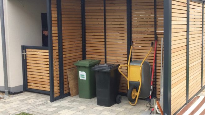 Gartenhaus Carportmaster mit integrierter Mülleinhausung